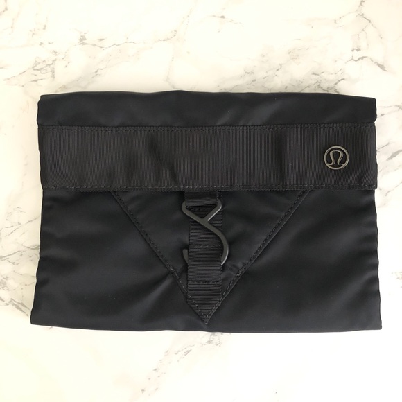 Lululemon black hanging travel gym bag pouch